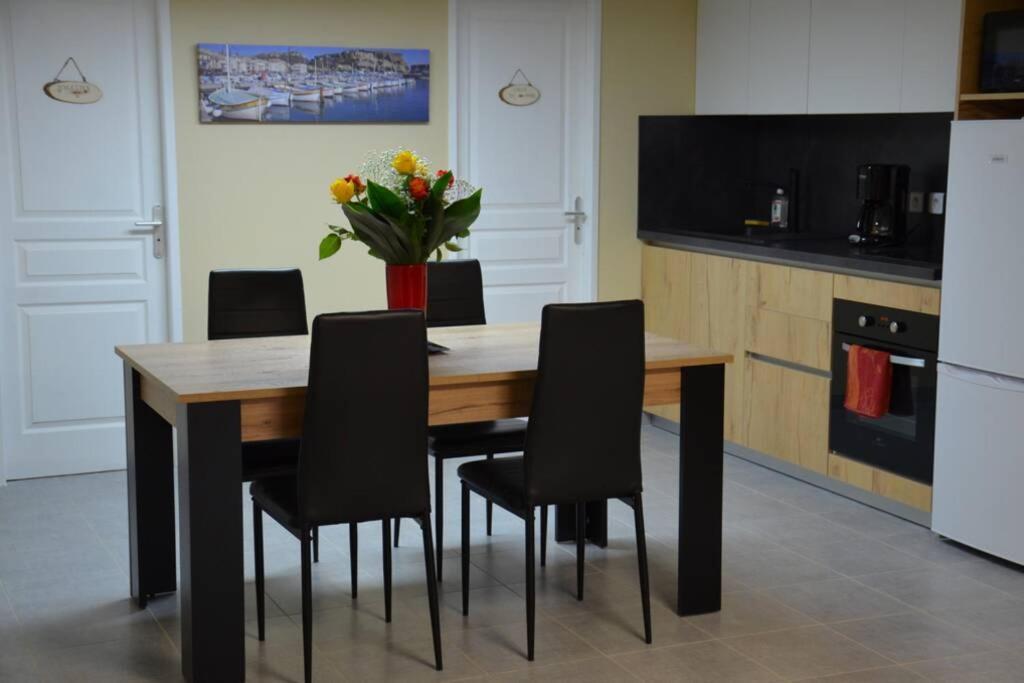 Apartament Vue Sainte Victoire, Proche Aix-En-Provence Pourrieres Zewnętrze zdjęcie
